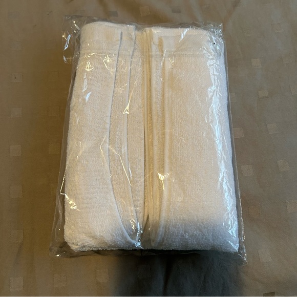WII Fit Towel - NEW in original packaging - Picture 3 of 4